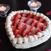 Torta de frutillas “San Valentín”: con forma de corazón, sin cocción y en pocos minutos, una receta para enamorar