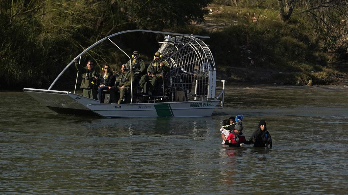 3 de enero. Operativo de EU contra migrantes en Texas