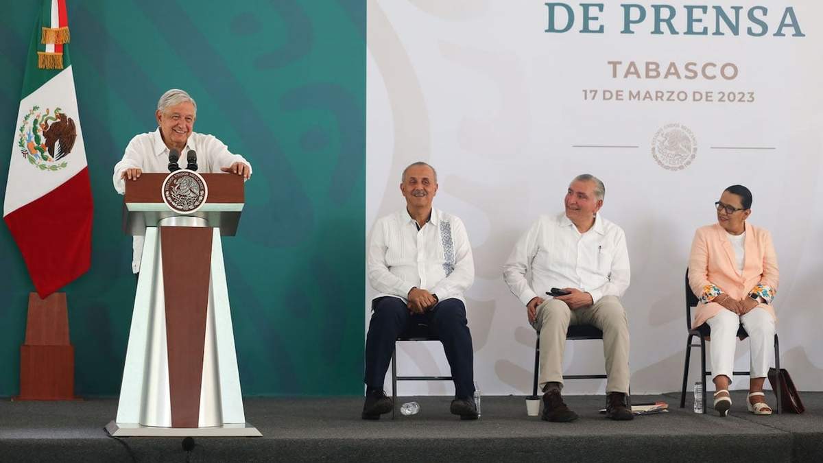 López Obrador en su conferencia en Tabasco