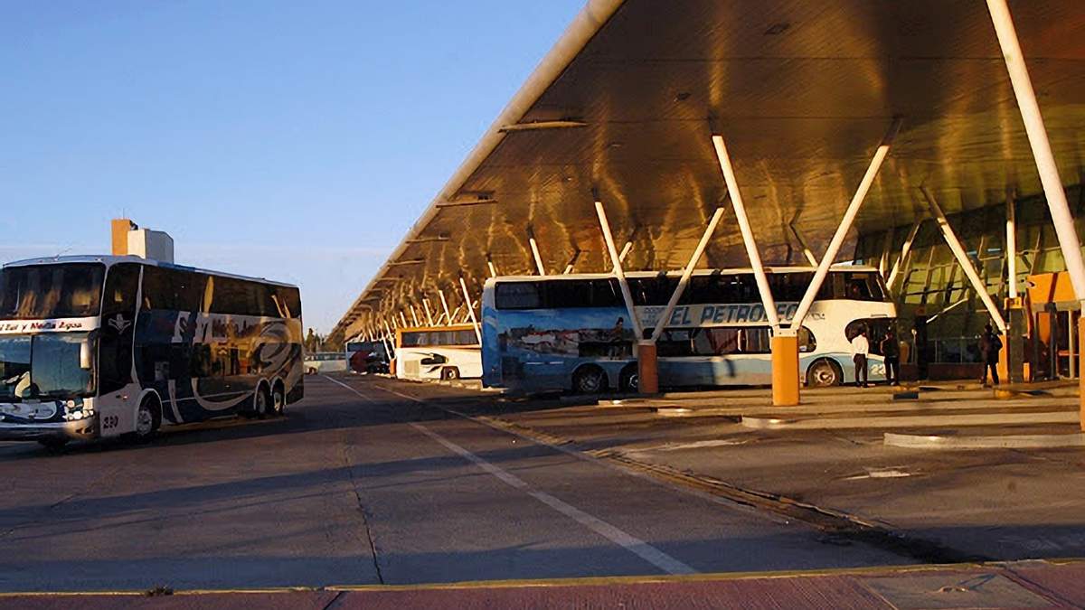 La menor de Las Grutas fue encontrada en la terminal de ómnibus de Neuquén. Fuente: (Twitter)
