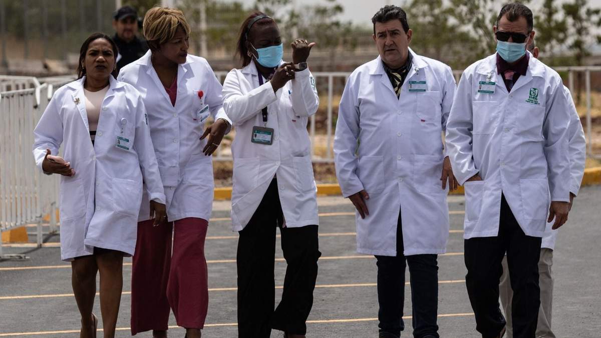 Médicos cubanos en México