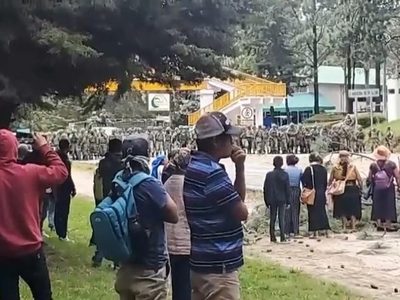 Pobladores de Teopisca retienen a funcionarios y militares en enfrentamiento por bloqueos carretero