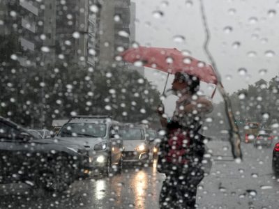 Temporal causa muerte de una mujer, cancelación de vuelos y voladura de techos en Buenos Aires