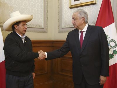 López Obrador respaldó a Pedro Castillo tras las tentativas de destitución del Congreso de Perú