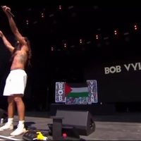 EU revoca visas al grupo británico Bob Vylan tras cánticos antisionistas en Glastonbury