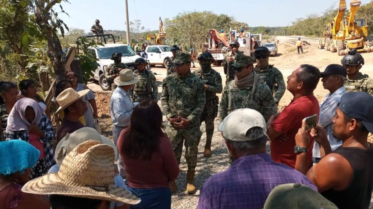 Elementos de la Marina con los inconformes