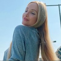 "¡Epa!" Amanda Lee vuelve a quemar todo a su alrededor gracias a su escote ¿Muy ajustado?