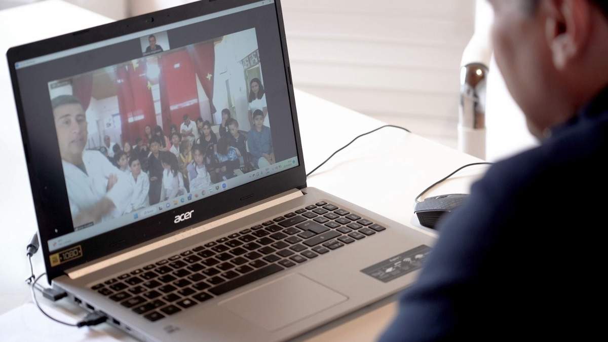 Marcos Koopmann en videollamada. Fuente:(Marcoskoopmann.com.ar).