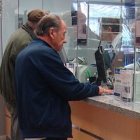 ¡Abren los bancos! ¿Quiénes podrán entrar, qué exigen, cómo serán las colas, qué entidades abren?