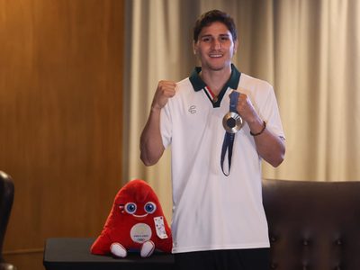 Marco Verde regresa a México tras ganar la medalla de plata en boxeo en París 2024