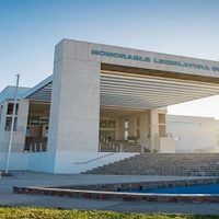 La comisión de educación de la legislatura retomó el debate sobre el uso de celulares en las aulas