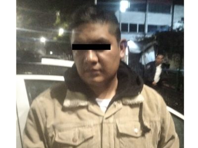 Detienen a policía de Tránsito de Naucalpan por exigir 45 mil pesos a conductor de BMW