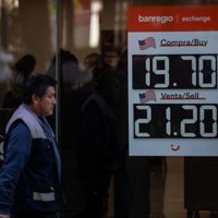 El peso cae ante imposición de aranceles; el dólar supera la barrera de las 21 unidades