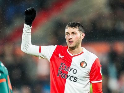Santiago Giménez continúa su sequía aun con el triunfo del Feyenoord