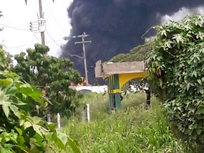 Se incendian autos en punto de abastecimiento de huachicol en Tabasco; no hay víctimas