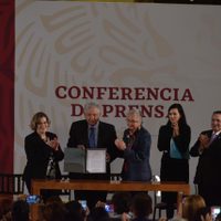 AMLO suscribe acuerdo para la igualdad de género; 'no habrá machismo”, dice