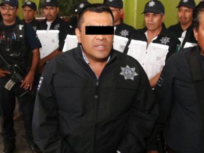 Exjefe ministerial implicado en caso Ayotzinapa se entrega a la FGR