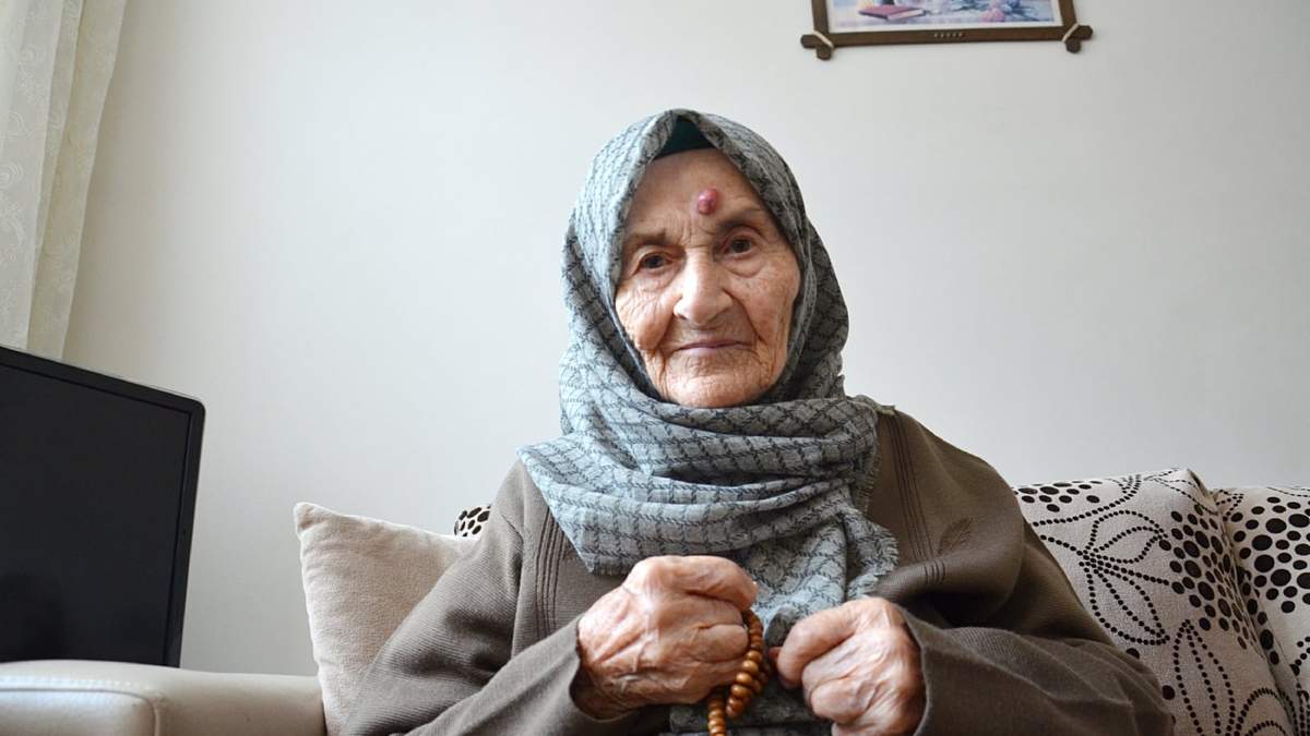 Huriye Baskapan sobrevivió al coronavirus con sus 105 años. Fuente: (Twitter)
