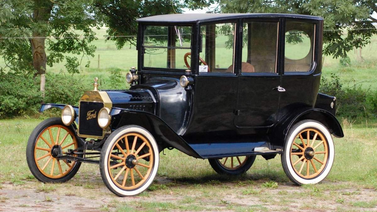 El piloto de Río Colorado tuvo que modificar algunas partes del Ford T. Fuente: (Twitter)