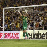 Dibu Martínez: “Los árbitros siempre nos complican un poco más afuera"