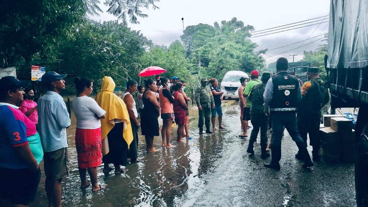Entrega de ayuda a habitantes de Tabasco afectados por las lluvias
