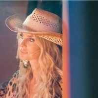 El majestuoso árbol perenne que tiene Sabrina Rojas en su casa y que engalana su gran jardín
