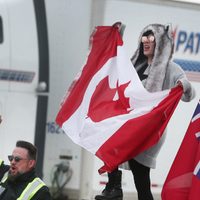 Policía desaloja el puente que bloqueaban los antivacunas en la frontera entre Canadá y EU