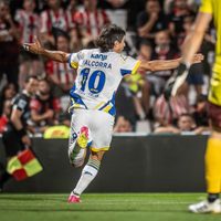 Rosario Central ganó en Córdoba, con polémica, y le sacó 3 puntos a Riestra