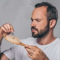 Con solo 2 ingredientes, así podés preparar una mascarilla para combatir la caída de tu cabello