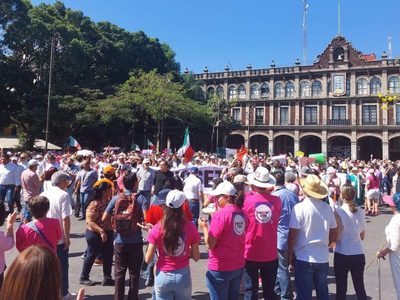 En Cuernavaca marchan 10 mil personas en defensa del INE