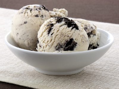 Helado de Oreo con corazón de dulce de leche: muy fácil de hacer en casa cuando no te queda mucha plata para gastar