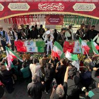 Cientos de miles despiden a mandos militares y científicos iraníes muertos en ataques de Israel
