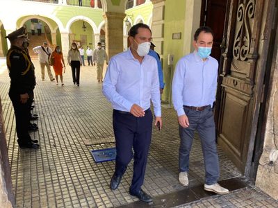 Vila Dosal firma convenio con Hacienda para combatir delitos fiscales y financieros en Yucatán