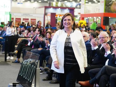 Xóchitl advirtió que a diferencia de AMLO no será sumisa con Biden ni con Trump