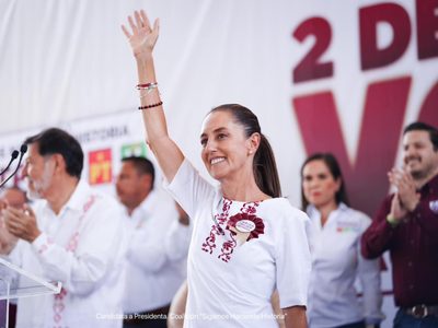Sheinbaum tropieza y dice que AMLO llegó a la Presidencia por ambición personal (Video)