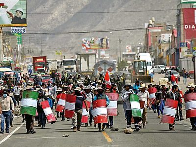 Perú: Manifestaciones, represión… y una presidenta acusada de genocidio