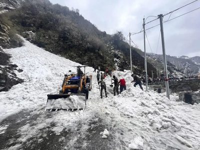 Tragedia en el Himalaya: Avalancha arrolla turistas y deja siete muertos