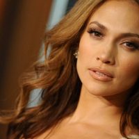 ¡Lo hizo de nuevo! JLo inicia este 2020 con este vestido que le hace increíble su parte trasera