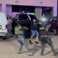 Detienen a más de 100 inmigrantes en un club nocturno ilegal en Colorado