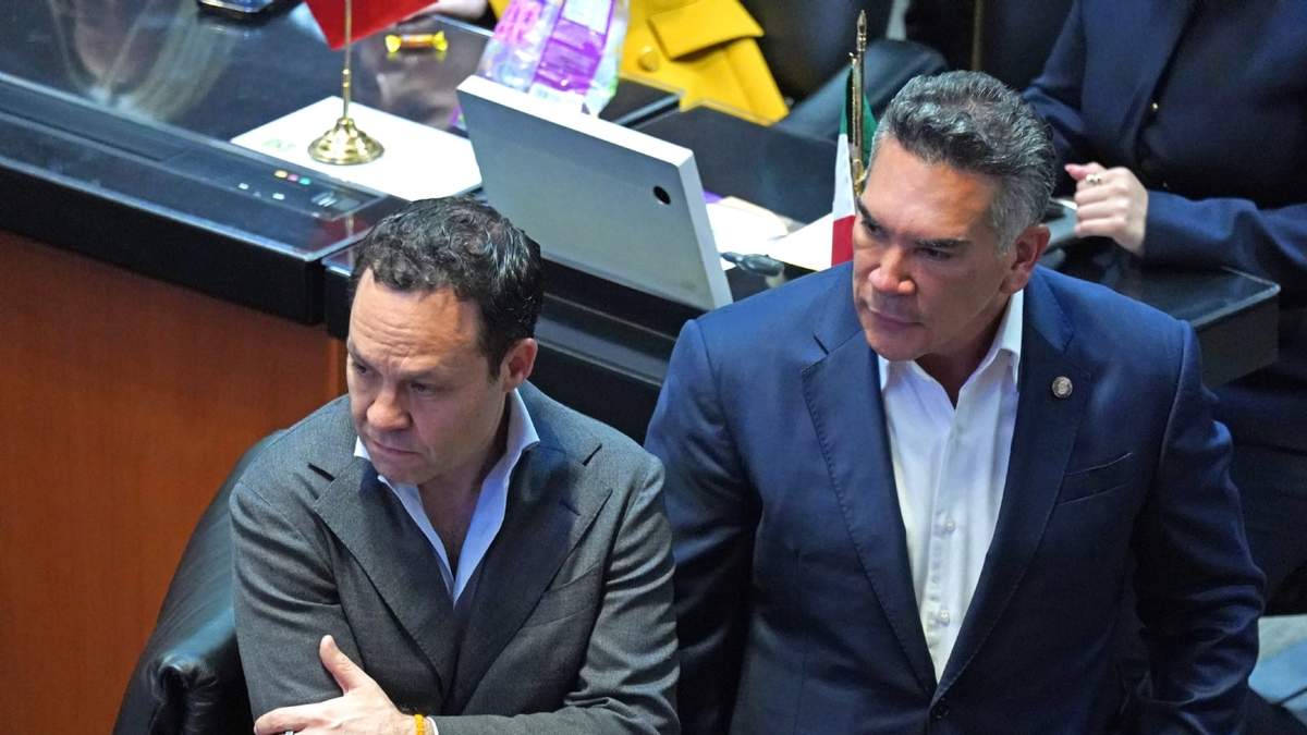 Los senadores de MC, Clemente Castañeda, y del PRI, Alejandro Moreno