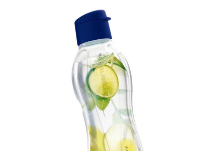 Tupperware lanza botella conmemorativa para apoyar a seleccionadas de natación