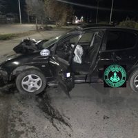 Perdió el control y chocó contra un poste de luz en la Ruta 22