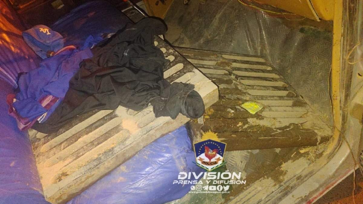 Un hombre se llevaba rejillas de las bocas de tormenta. Fuente (Policía de Neuquén)