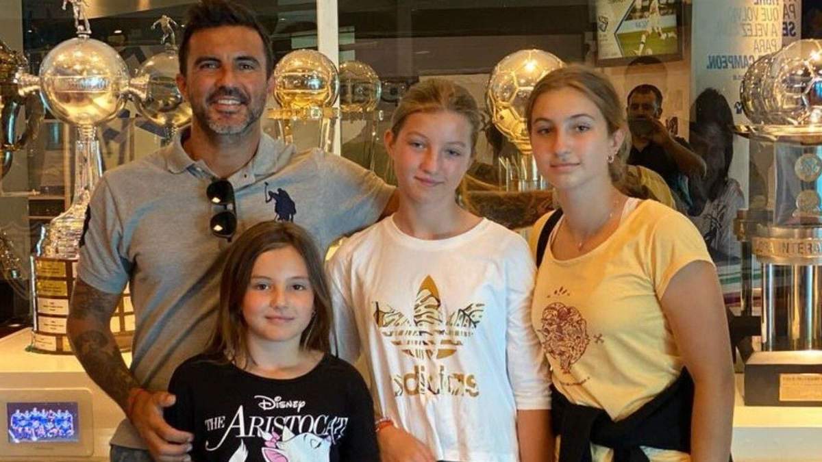 Fabián Cubero y sus hijas. Fuente: (Instagram)