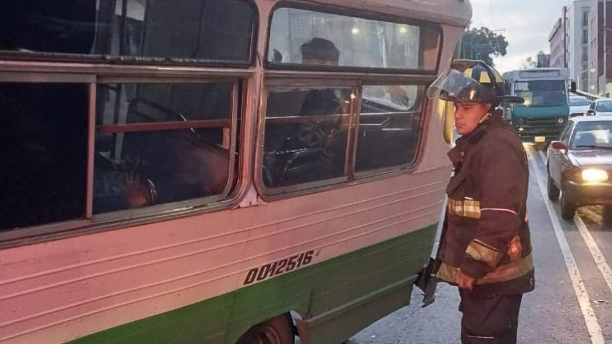 El microbús accidentado