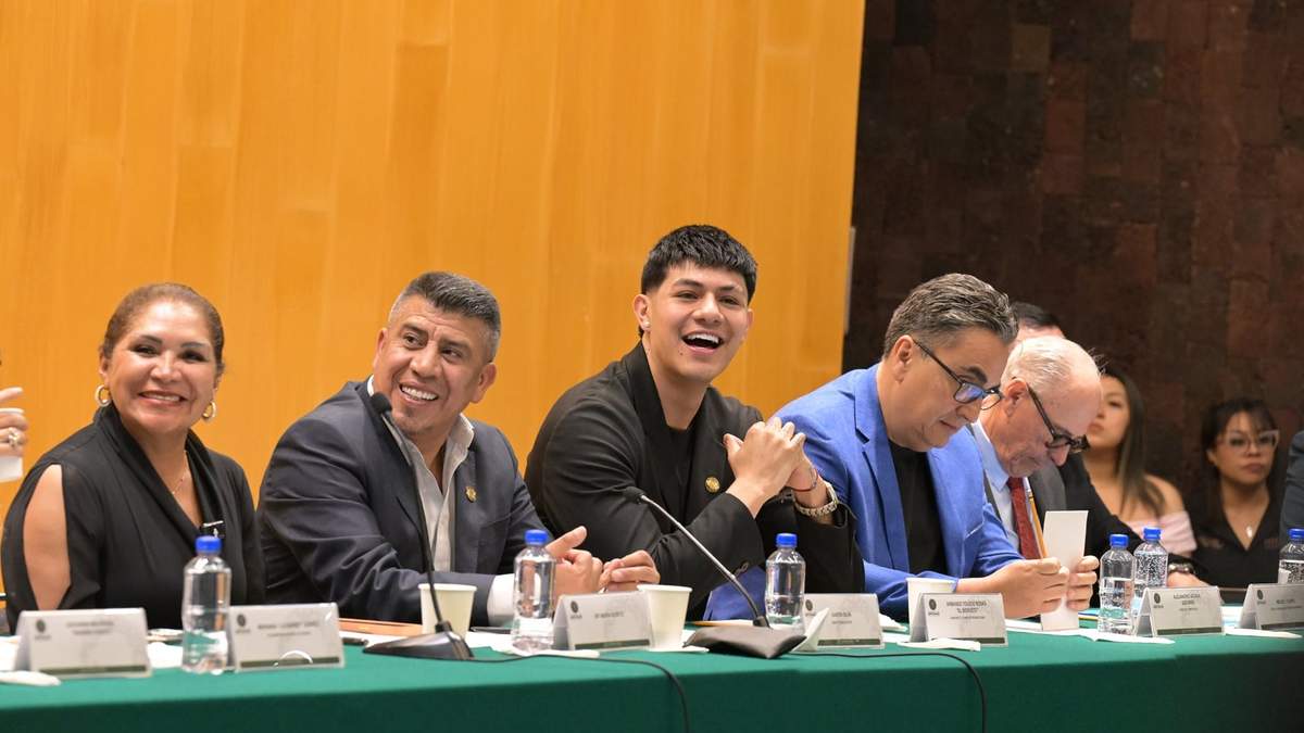 Armando Toledo Rosas "El Bogueto" en la Cámara de Diputados con motivo del foro "La importancia de los centros de internamiento contra las adicciones en México"