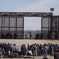 Las organizaciones promigrantes esperan con zozobra la mano dura de Trump (Video)