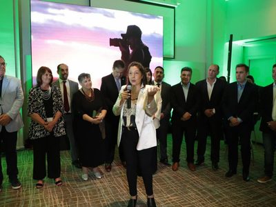 En Buenos Aires, Arabela Carreras presentó la temporada de verano de Río Negro