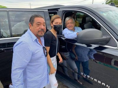 Félix Salgado Macedonio presume foto con AMLO