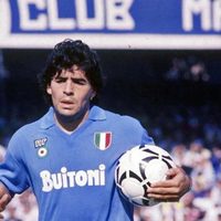 Subastarán camisetas históricas de Diego Maradona